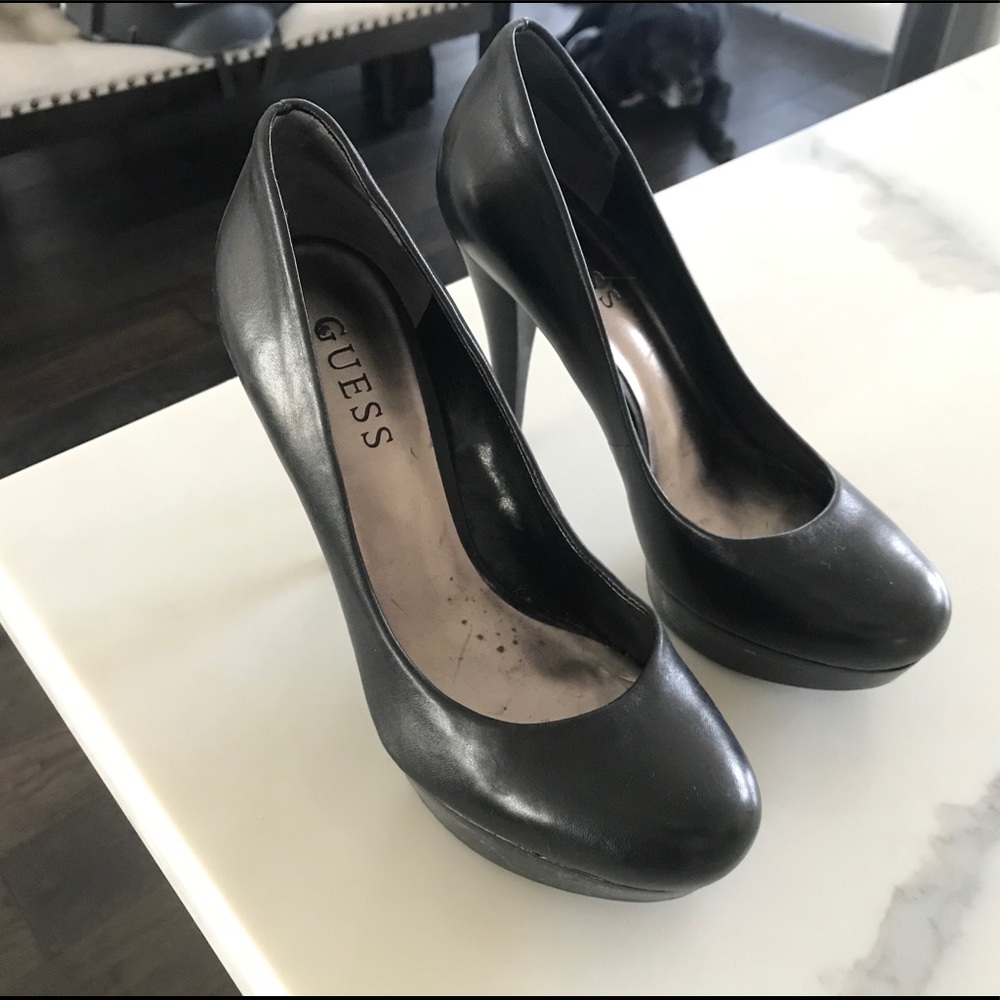 Guess pumps
